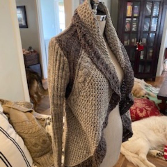 CAbi Sweaters - CABI GORGEOUS EUC CARDIGAN 100% COTTON NWOT